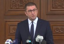 Мицкоски: На сите кои денес слават Божиќ, им го честитам празникот со искрени желби за благосостојба, духовен мир и добро здравје