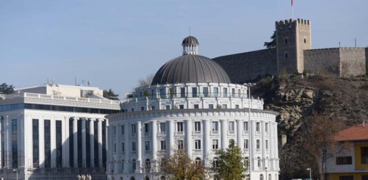 Водата во Скопје безбедна за пиење, земени примероци од 45 мерни места