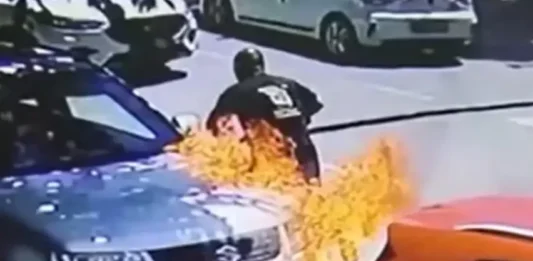 Поднесена кривична пријава за опожарувањето на дипломатските возила во Скопје