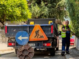 ФОТО: Се чистат шахтите и сливниците, Град Скопје подготвен за најавеното силно невреме