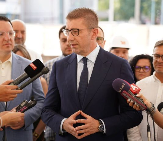 Мицкоски за одлуката на обвинителот: „Не му значи што живи гореа 14 луѓе“
