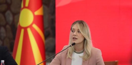 Митева: За прославата на независноста не се потрошени буџетски средства