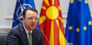 Николоски: Владата на Заев и Филипче договараше со Бугарија продажба на 5 големи македонски компании