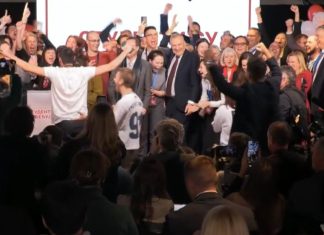Србија: „Студентската листа“ ја прекина 14-годишната власт на СНС и освои апсолутно мнозинство